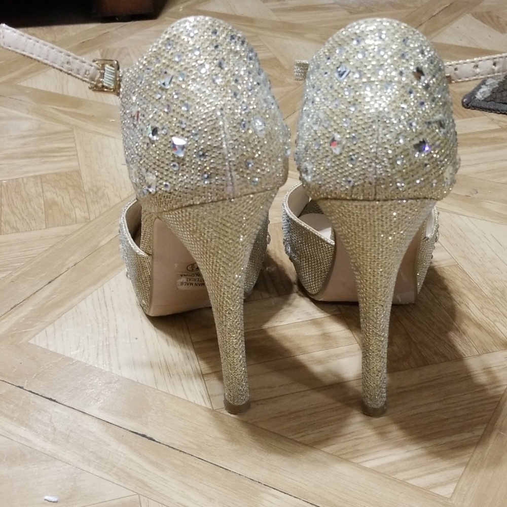 Heels - Picture 3 of 7